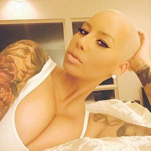 AMBER ROSE BİR ANDA POPÜLER OLDU