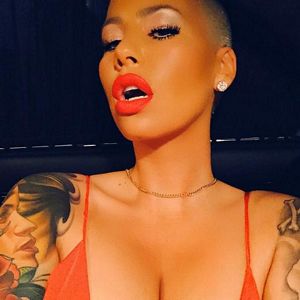 AMBER ROSE BİR ANDA POPÜLER OLDU