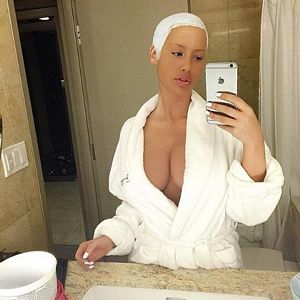 AMBER ROSE BİR ANDA POPÜLER OLDU