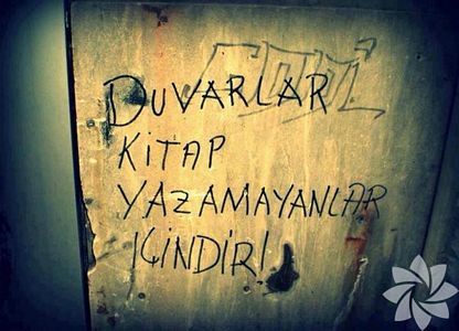 Mesaj kaygısız duvar yazıları!
