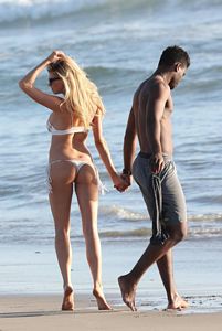 İşte Charlotte McKinney'nin tatilinden kareler...
