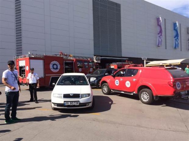 Antalya'da AVM'de korkutan yangın