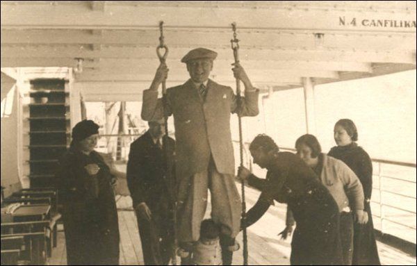 Atatürk'ün  az bilinen resimleri 