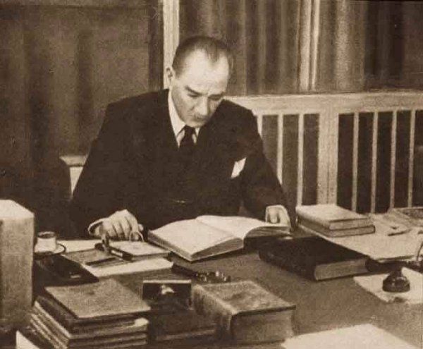 Atatürk'ün  az bilinen resimleri 