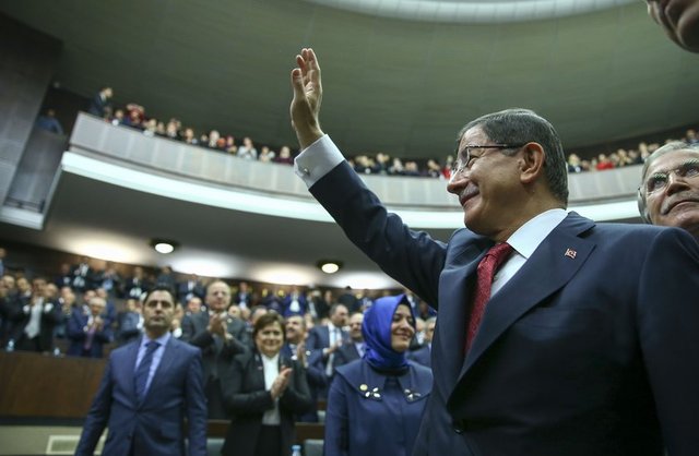 Davutoğlu gözyaşlarını tutamadı!