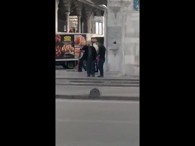 Polis, yaşlı adamın parasını bu notla kurtardı!