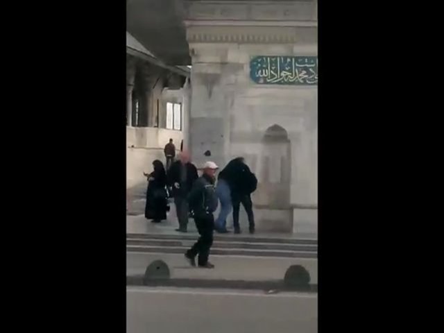 Polis, yaşlı adamın parasını bu notla kurtardı!