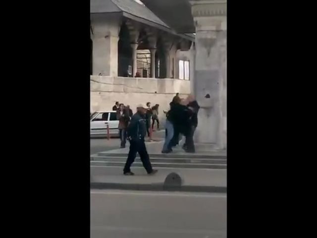 Polis, yaşlı adamın parasını bu notla kurtardı!