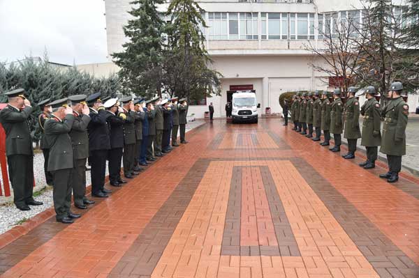 TSK'dan Rus pilota çelenkli uğurlama