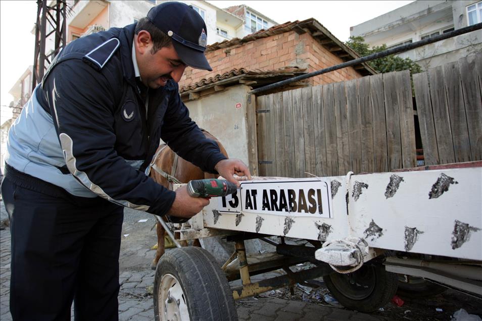 Malkara'da at arabalarına plaka takıldı