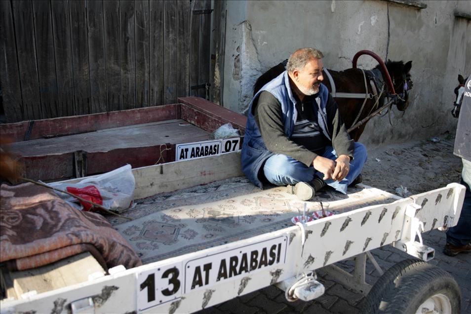 Malkara'da at arabalarına plaka takıldı