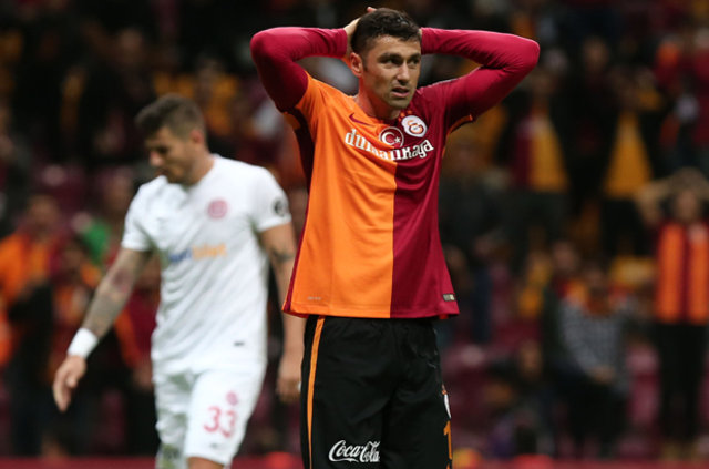 Burak Yılmaz, G.Saray'dan neden ayrıldı?